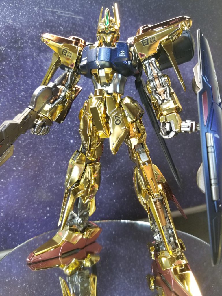 デカールは説明書どおりの箇所に貼ったのと、プラス余り物のやつをテキトーな所へ。もうこの時点で手袋必須でした(笑)何せ、万を越えるキットですのでね。指紋ベタベタではね(笑)高級の分類に入ると思います。