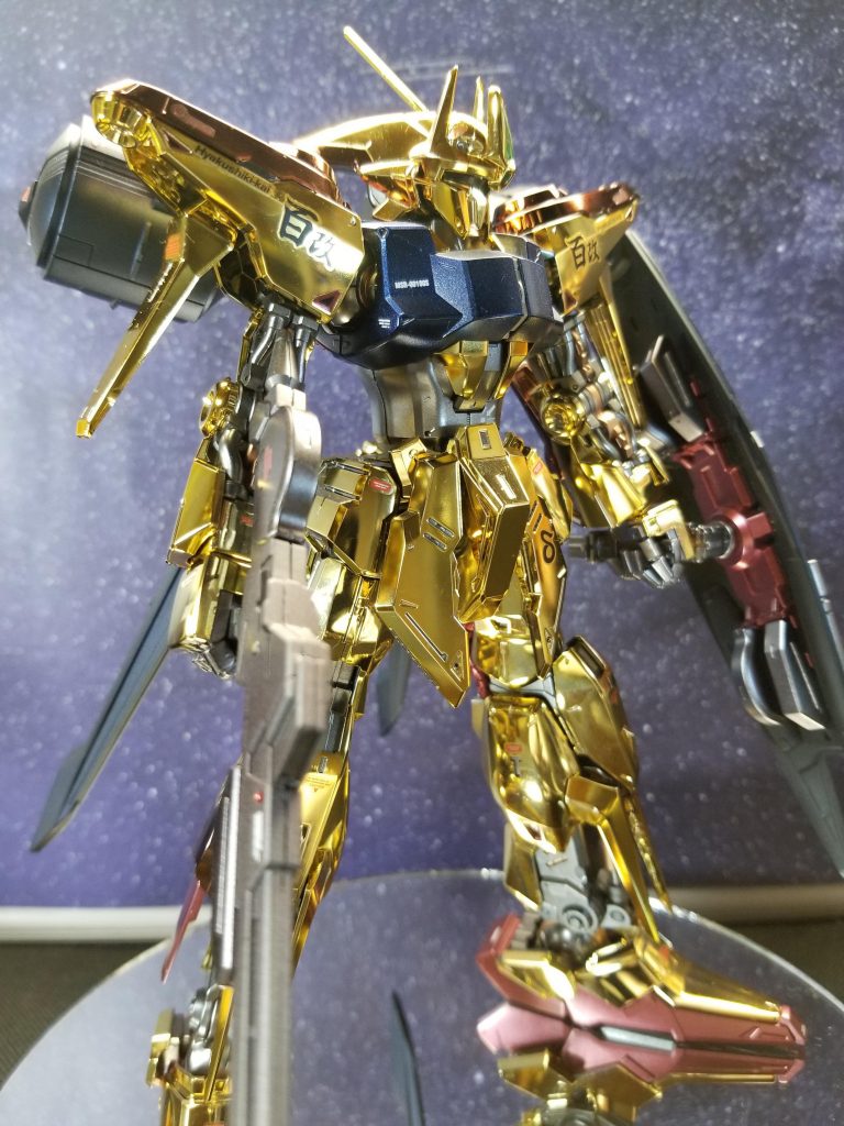 塗装は青がサファイアブルー、バックパックはプリズムブルーブラック(またかっww)、赤はメタルブラッディレッドとメッキに負けじとギンギラメタリック塗装にしました(笑)。