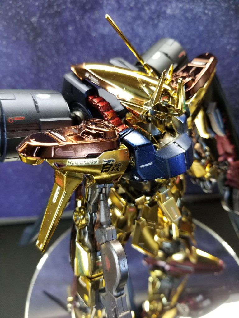 仮組み時、なんかめっちゃキンキラキン過ぎやしないか？(笑)と感じたので、何ヵ所かを塗装してみました。