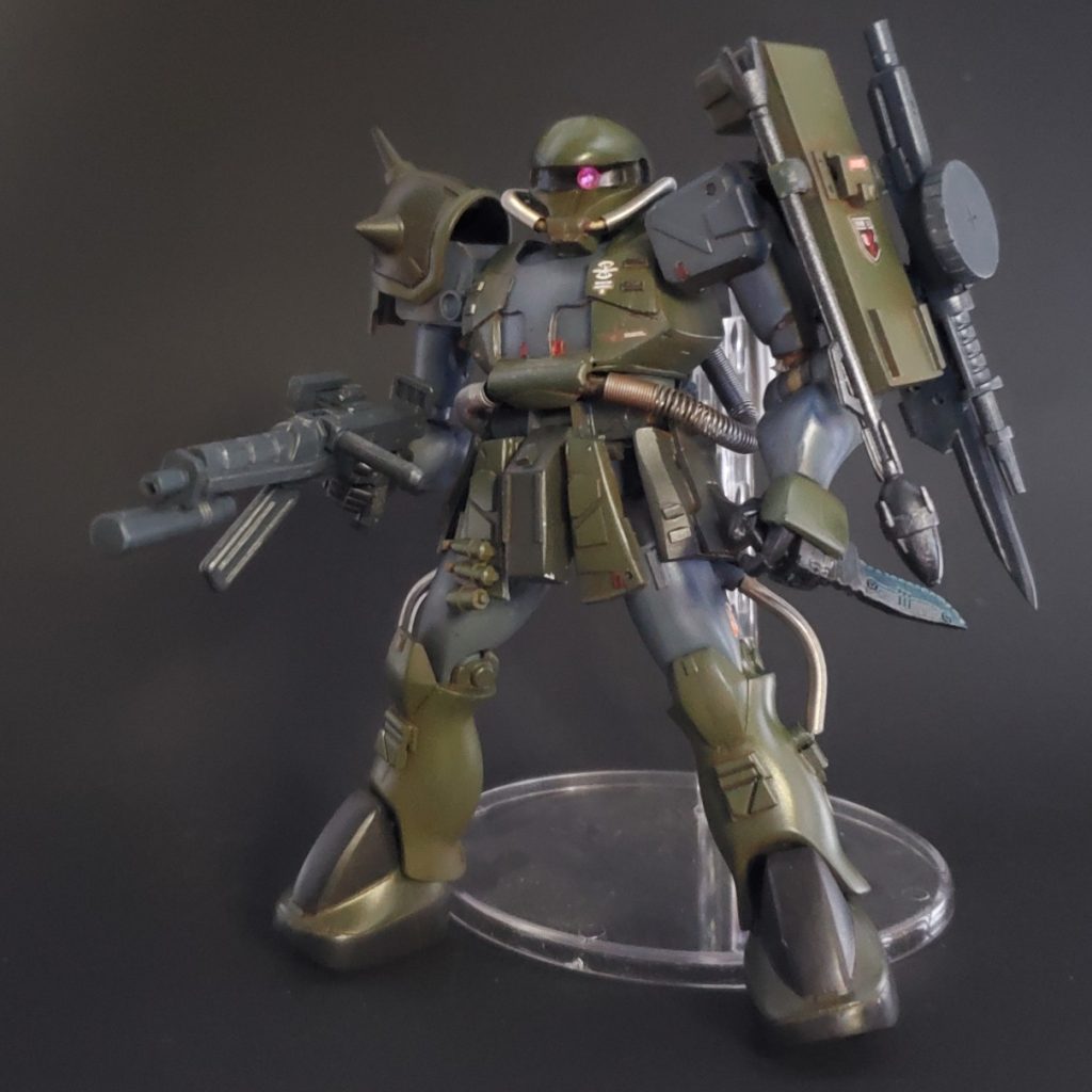 そのキットを躊躇なくカットしたり　パテ盛りジャンクパーツなどで　スタイル補正　関節仕込み