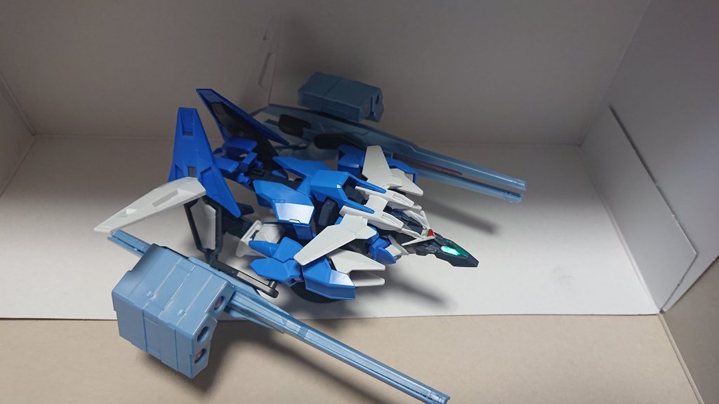 元々青系のパーツ同士なのでぴったり合います、一部は接着しました。