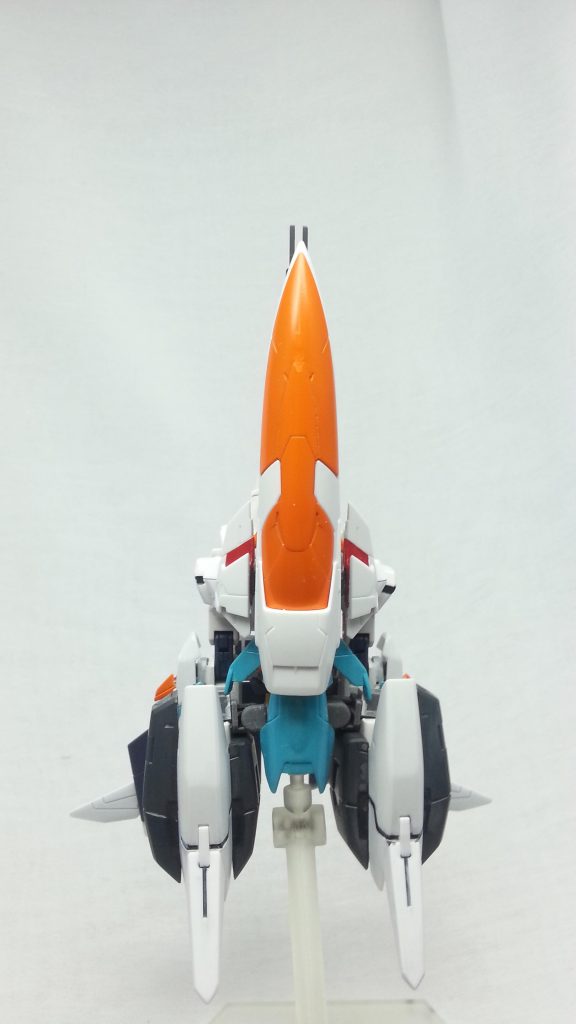 上面。隠れて見えないですが、腿部分の裏側にビームバルカンが計４門装備されているので、ＭＳ形態より少し火力が上がる。しかしどう見てもニンジン。