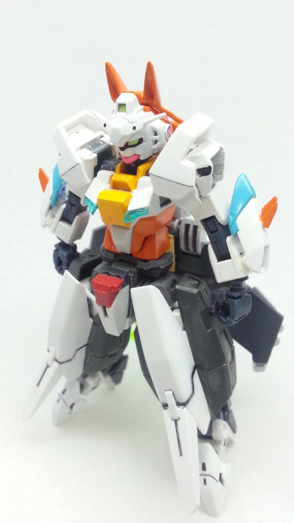 非武装立ち。ＭＳ形態の固定武装は頭お部バルカン、ビームワイヤーテイルのみ。