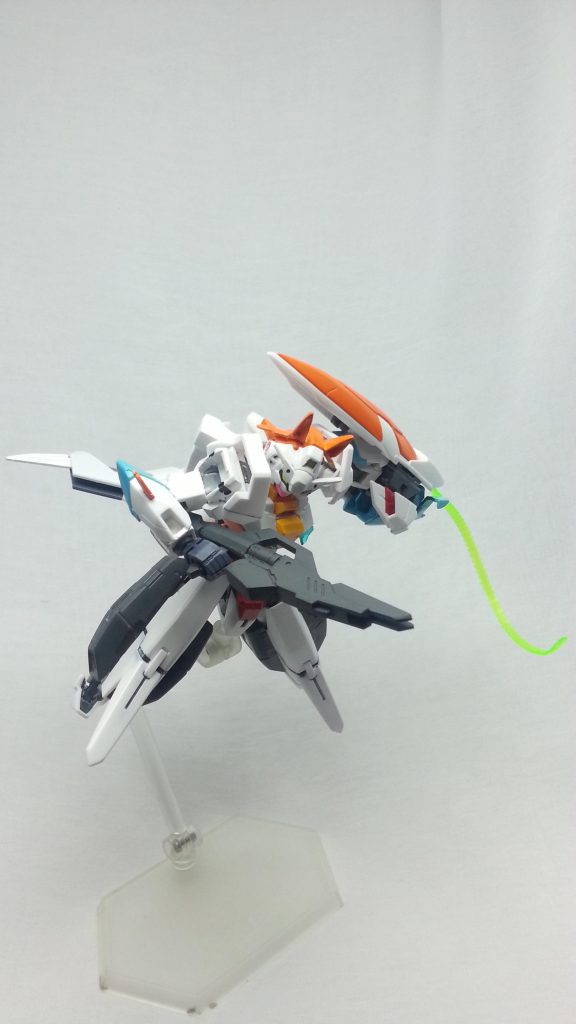 シールドの内側にはビームワイヤーを装備。武装を手放さないで近接戦闘が可能。