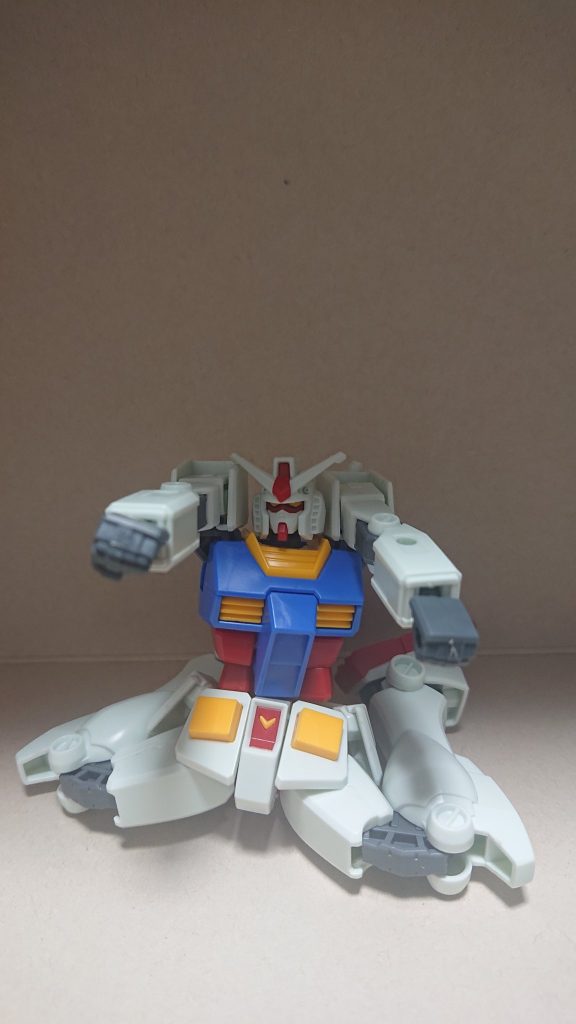 疲れたから地べた座るわ～なガンダム