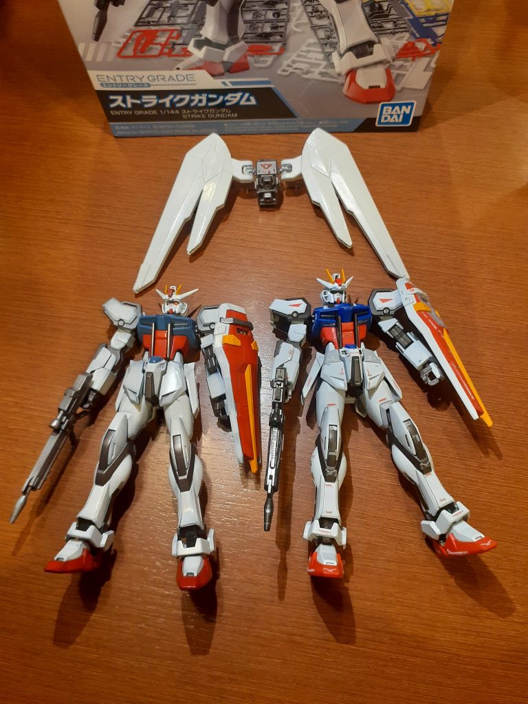 向かって左は、塗装し…ちょいとすみ入れ、右はデカール貼りまくり~…ストライク量産…