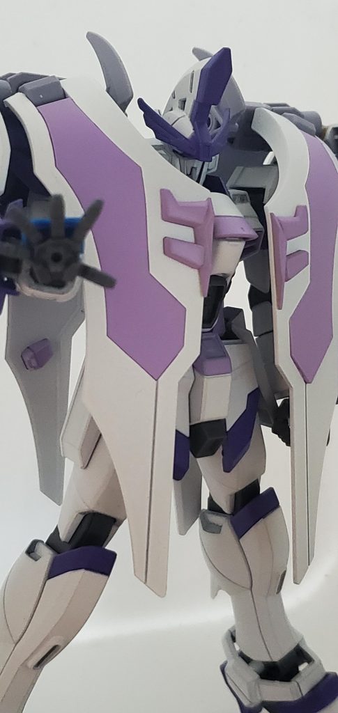 パルマキオフィーナ「アクティブクローク」「マスターガンダム」初登場みたいな感じに閉じた状態。