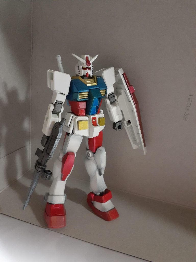 胴体と頭部分のキャンディ塗装はイージーペインターで塗装してますがなんやかんや有ってぶっ壊れたのでエアブラシを買いました、なのでそれ以外の所はエアブラシとスプレーで塗装しています。アクリル塗料にラッカーの薄め液ぶちこんだり大変でしたよマジ…それでは‼️。