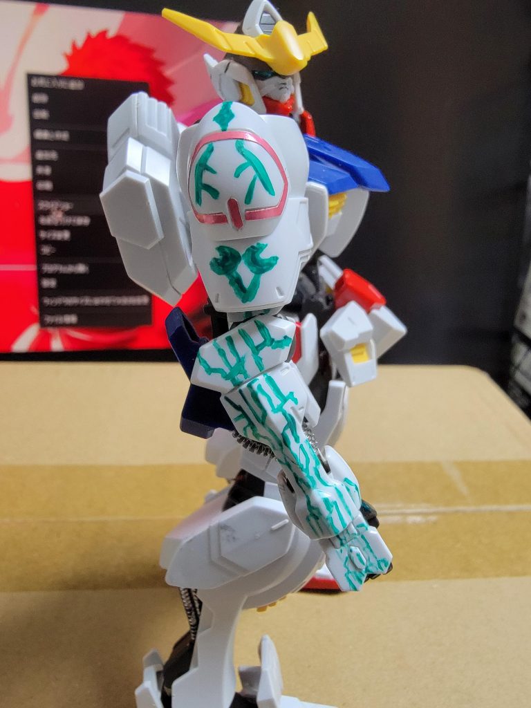 右肩に令呪型の魔術刻印風、腕と手のひらには魔術回路風の線を塗ってみました。