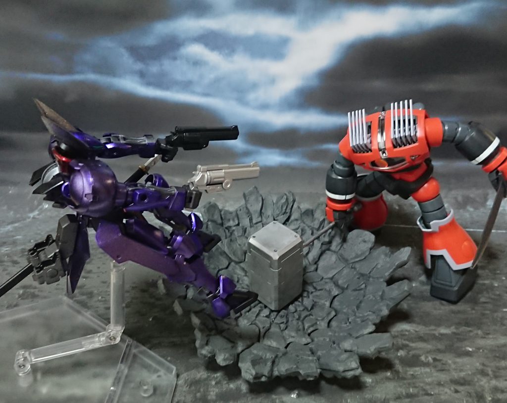 2丁拳銃″ルーチェ&オンブラ″。ゲームではオートマチック式拳銃ですが、リボルバー型にアレンジしました。