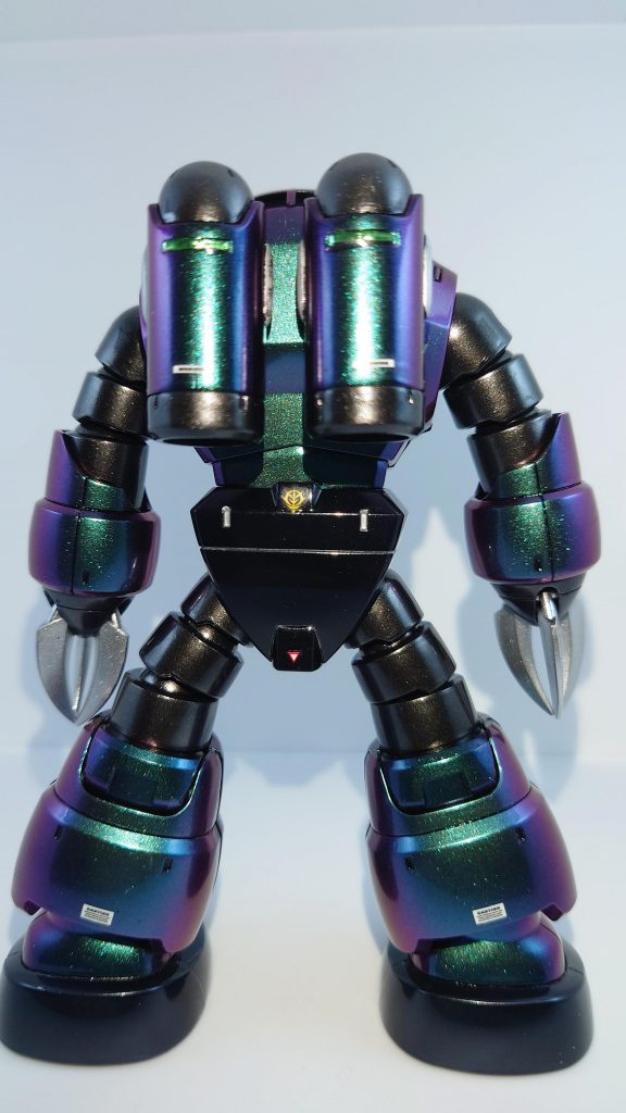 バックパックとふんどし部のセンサー的なモールドにラピーテープを貼って上から100均のUVレジンを流し込んでみました。