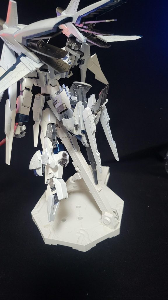 ちなみにハイパードッズライフルはちゃんとリアスカートにもマウント出来ます