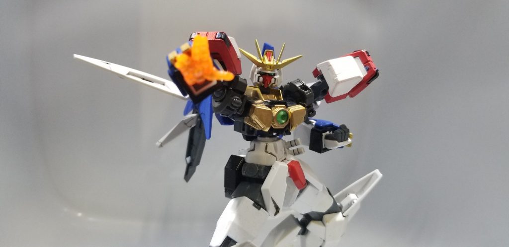 必殺技その一、ヴリジュアルフィンガー。ファイティングモードへと変身し、拳に相当するマニピュレーター部を流体金属でコート。ジェネレーターで蓄えたエネルギーを熱エネルギーに変換して放つ。