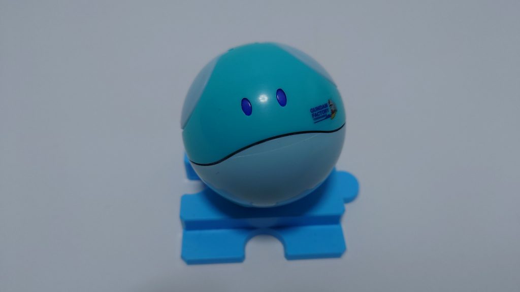 可動部を閉じると本当に真ん丸になります。