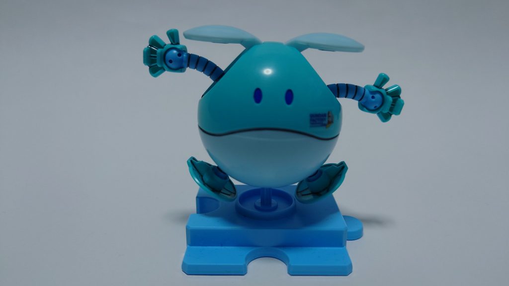 手足はボールジョイントなのである程度表情をつけることができます。