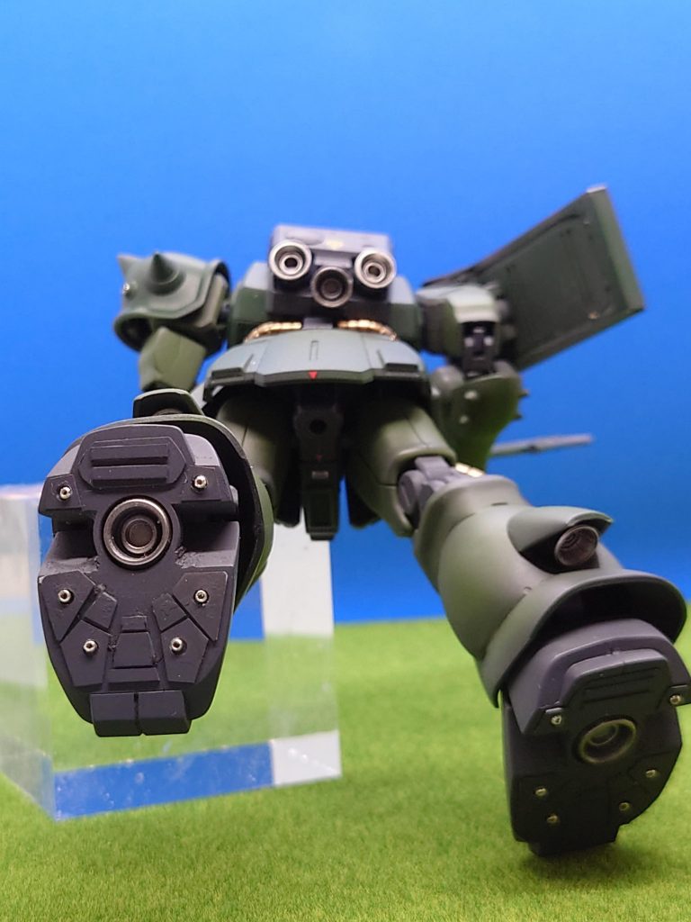 「バーニィ、もう戦わなくて良いんだ!」最終回ジャケットのイメージ再現です。これもやりたかったので、足裏加工頑張ってみました。バーニア赤く塗るのはキライなのでパスしました。