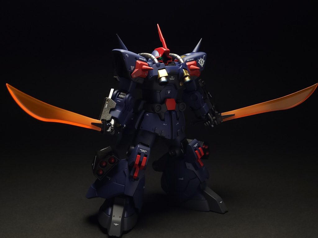 1番お気に入りショットです。加工としては胴体と足首の延長。肩アーマーのボリュームアップとスパイク追加でイフ改風に。