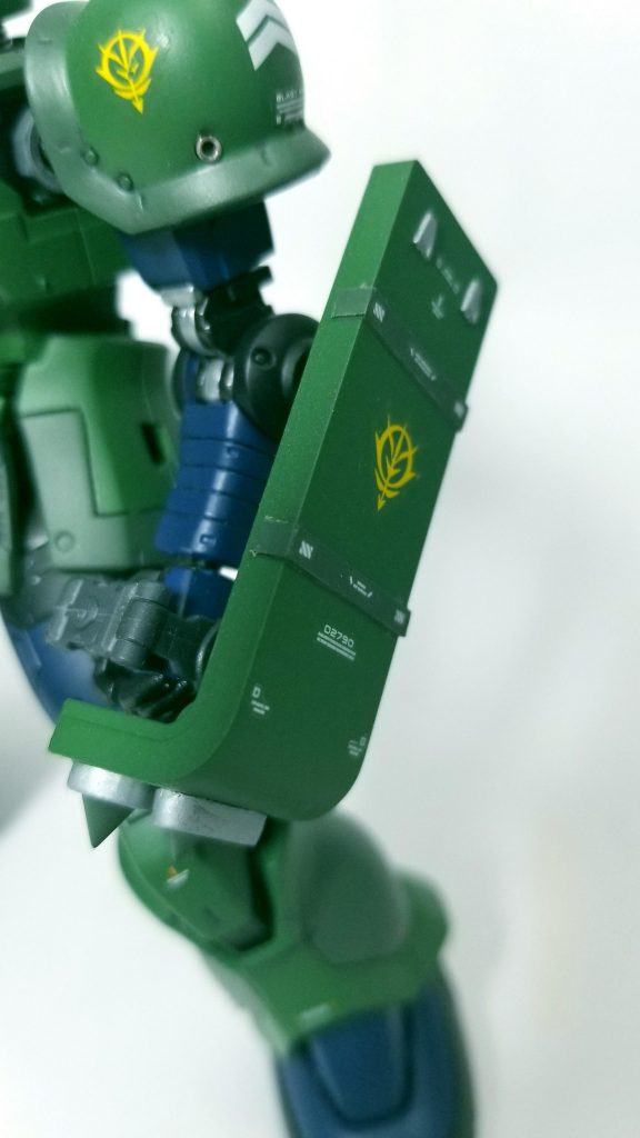 肩のシールドをデニム専用で手持ちシールドに変更