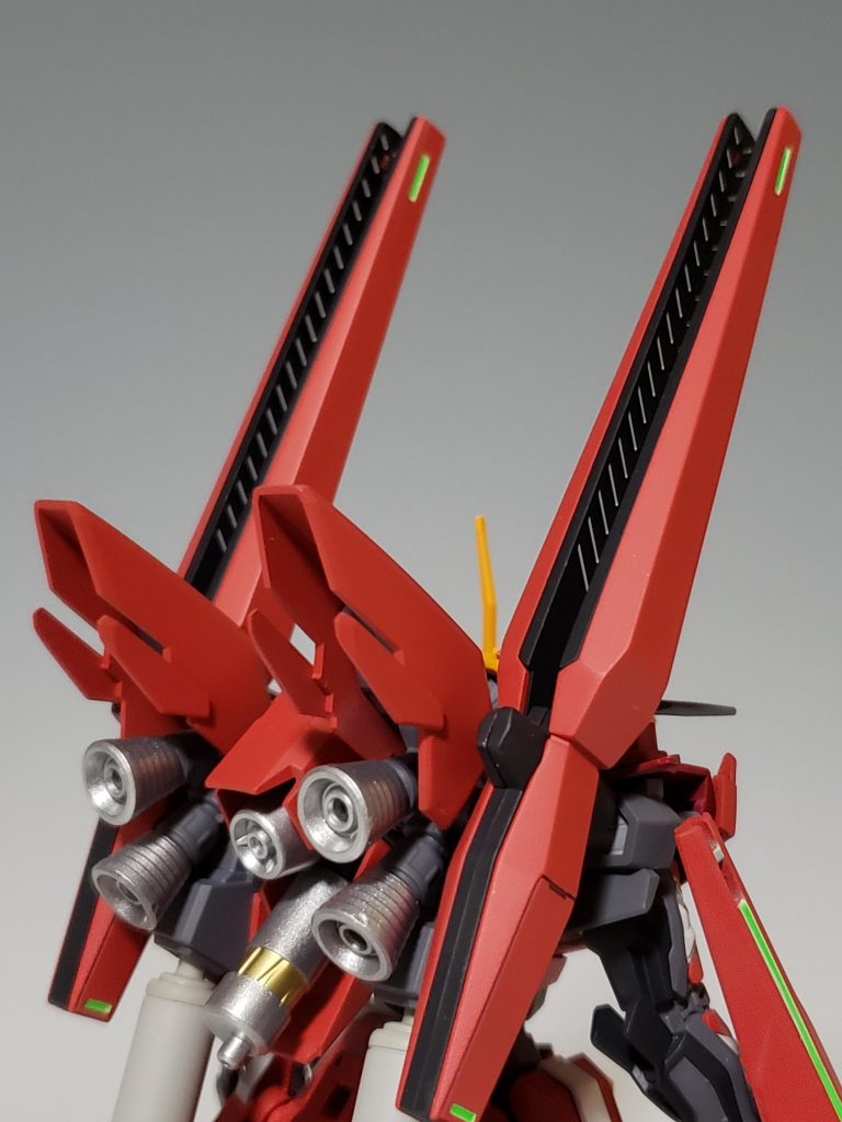 ガンダムデルタカイのプロトタイプフィンファンネルを改造、速射と連射性能を向上させる代わりに威力を落としています。こちらも役割としては牽制用です。スラスターはシナンジュスタインのものを採用。