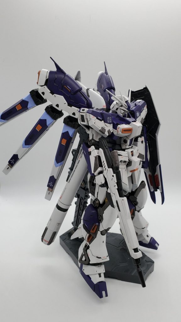 部分塗装の他、付属のデカールと水転写デカールを使用しています。