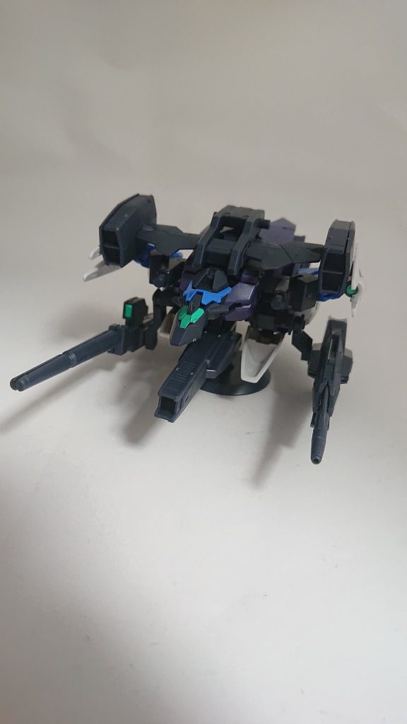 両側のキャノン砲２つは、カウボーイビバップでフェイが乗ってるメカをイメージ