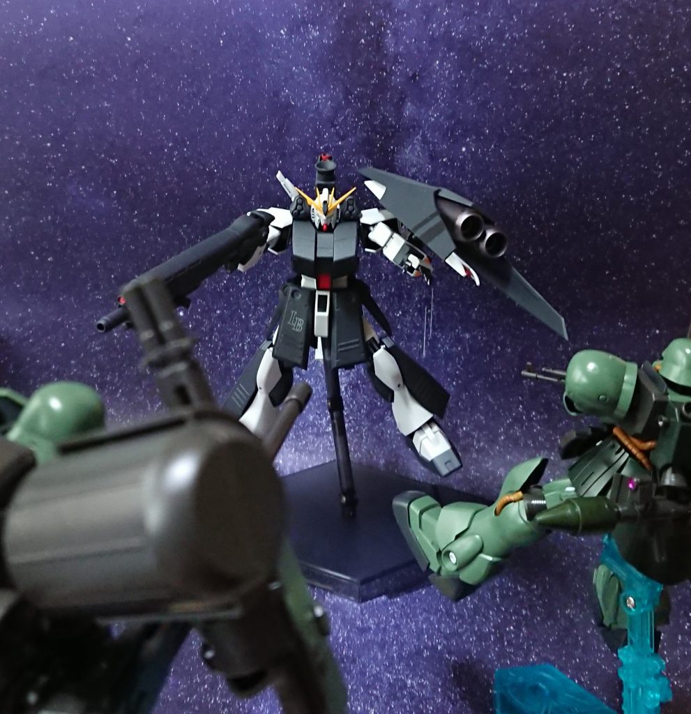 「類似機種…″ギラ・ドーガ″？マイナーチェンジか？」