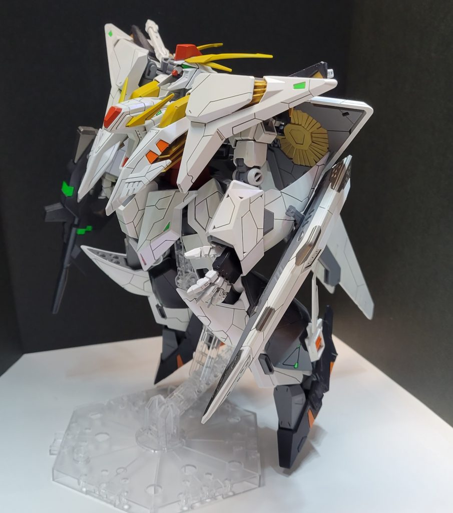 各部の干渉が多すぎてポージングどころじゃないですね。