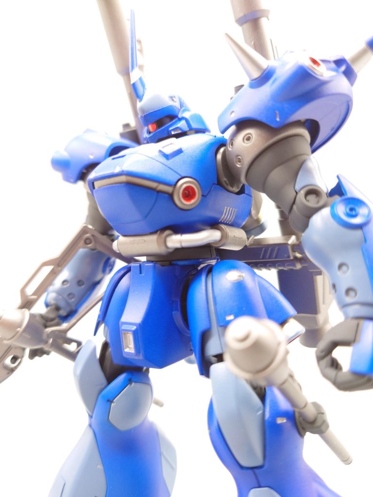 各部のポイントはシルバーのエナメル塗料で塗ってふき取り。脇腹のスリットがお気に入り。