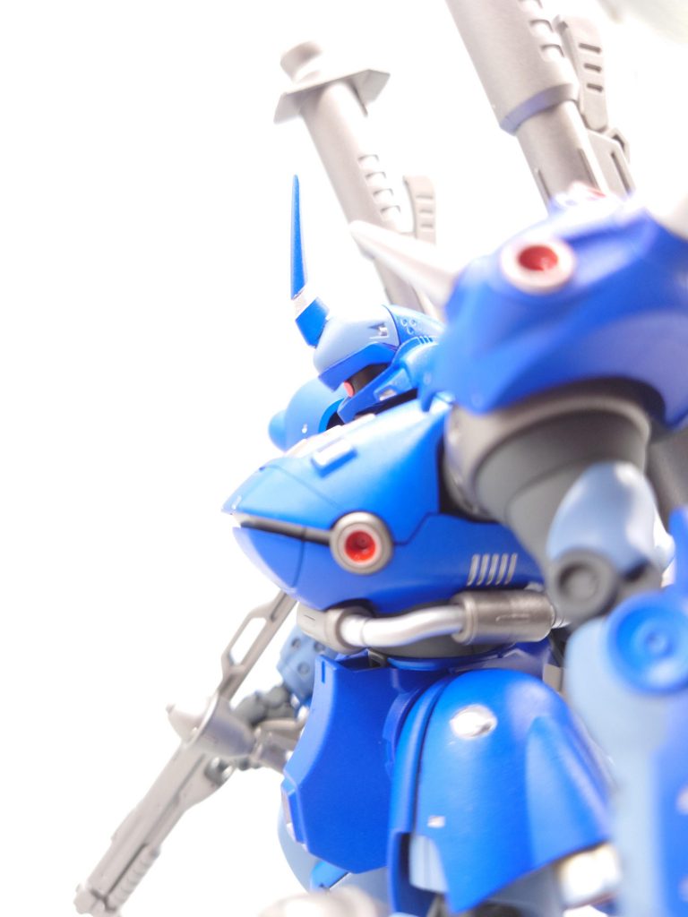 今回モノアイはシールにしたので光りません。