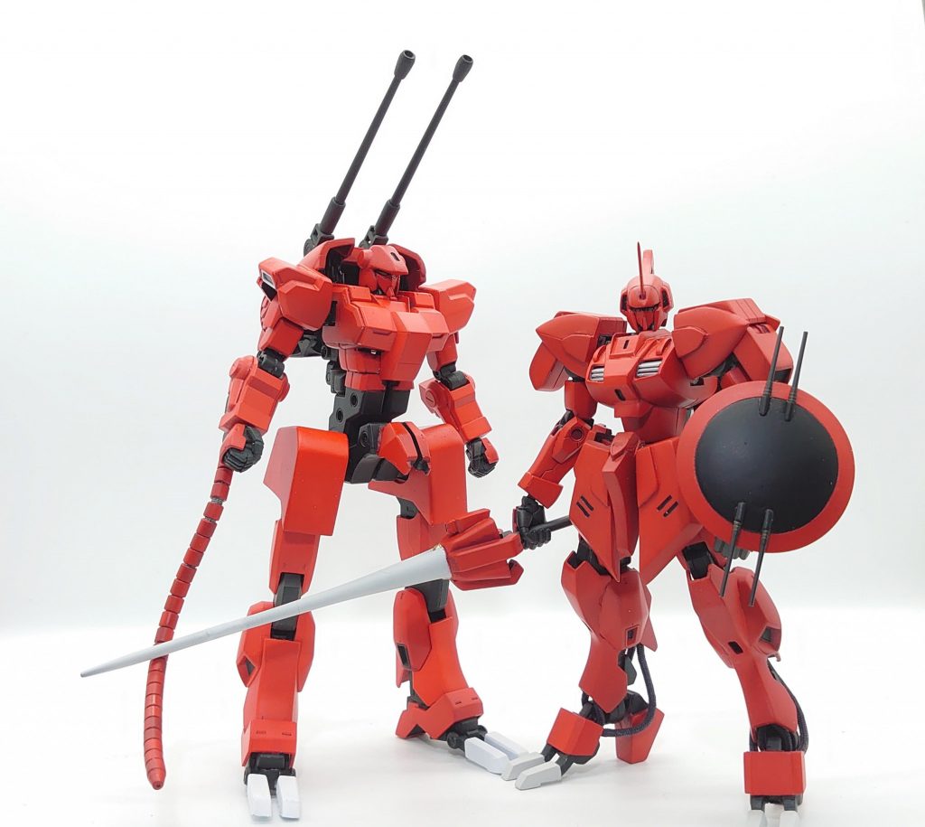 分離形態本来（元々の意味で）魔改造プラモなので合体変形する必要はないのですが、なんとかジュン機の頭部差し替え以外は完全変形合体できるように作成しました。