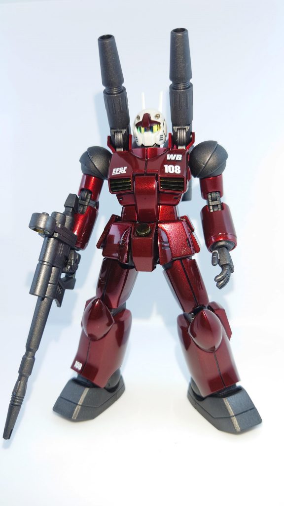 バイザーにはハイキューパーツのミラージュレッドシールを貼ってビームライフルのスコープ部にハイキューパーツのVCドームを取り付けています。