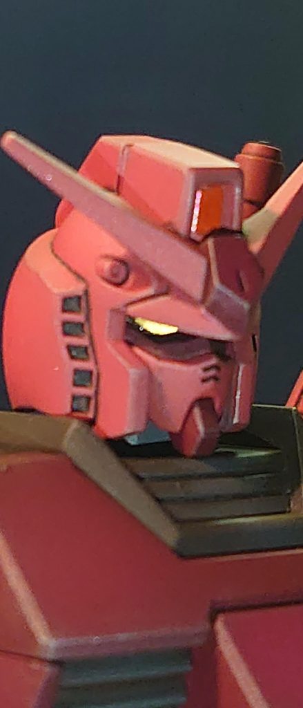 ツインアイとセンサーは光沢にしています