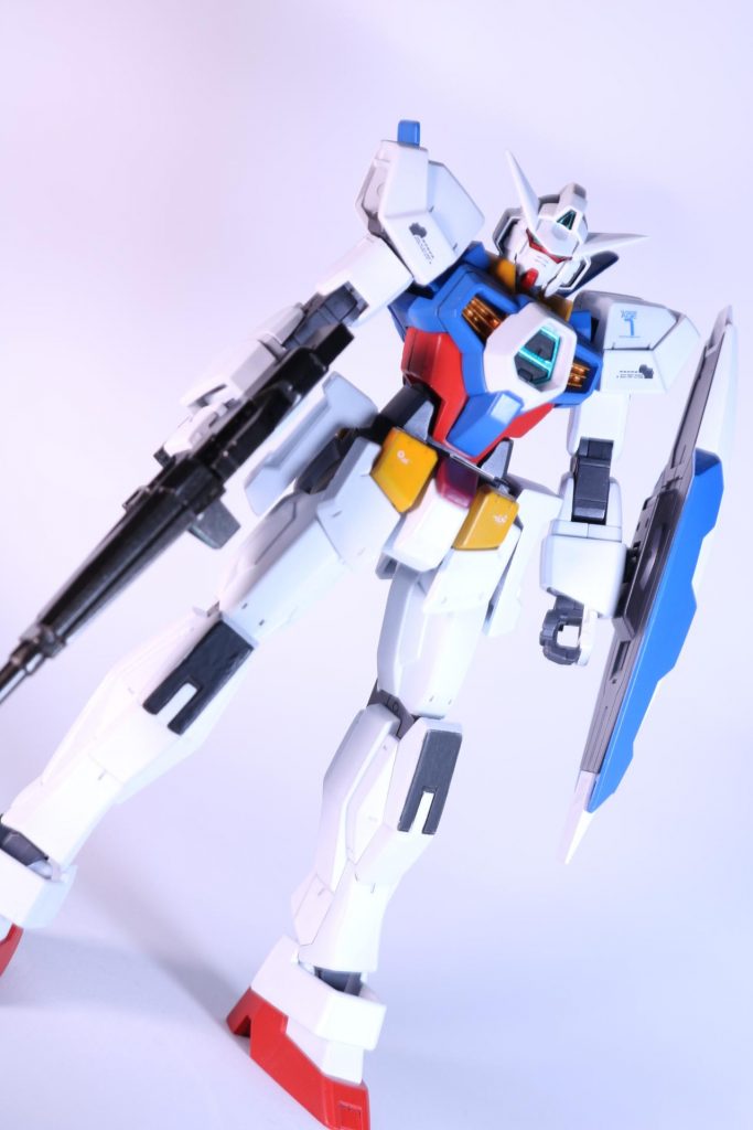 サクッと作れるシンプル目な機体を探していて、AGE1にたどり着きました。キットは古めですが、前評判通りの優秀な分割、色分け。