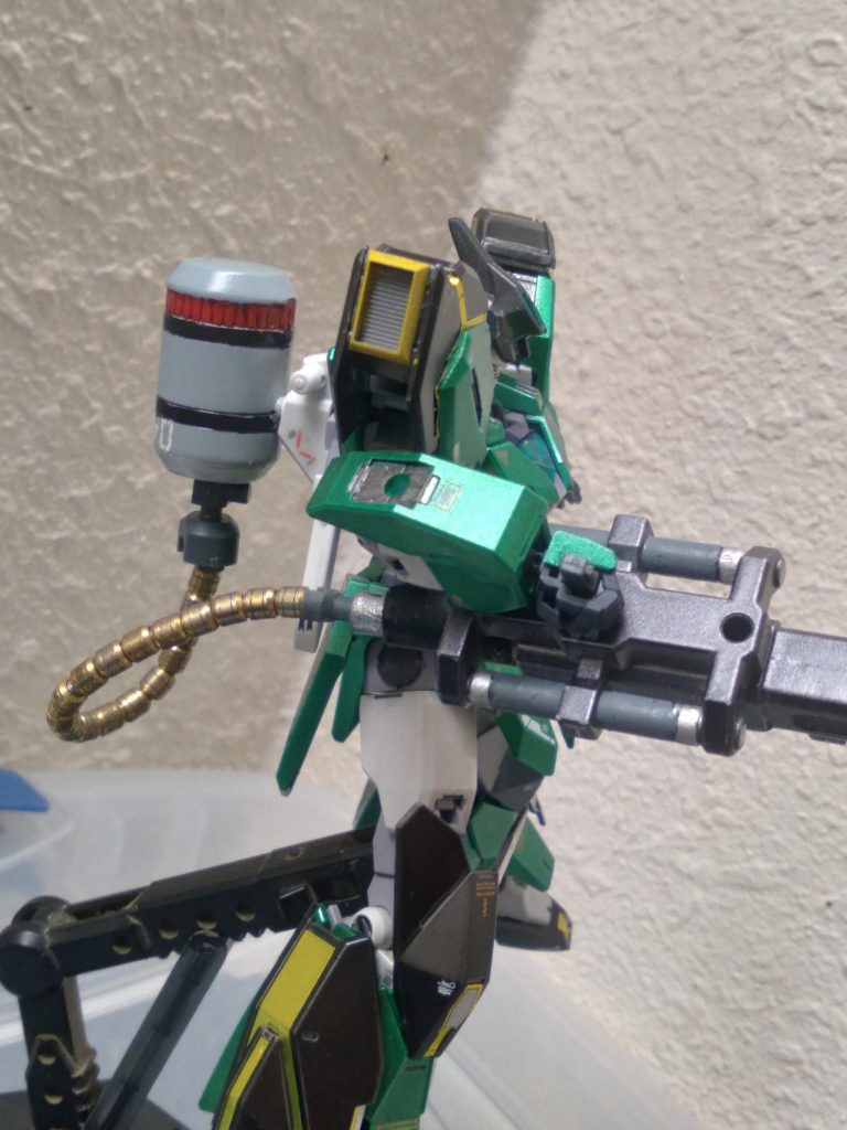 Here you can see the spare energy tank used to charge the massive weapon 