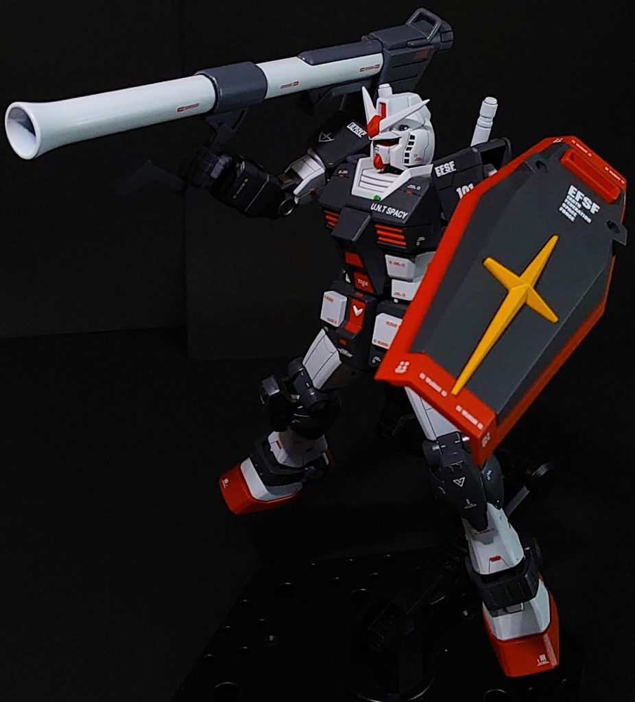 他の武装を構えての一枚。思いの外、動かすのが難しくポージングがつけにくかったですが、まぁ、元が500円なのでこんなものかと。