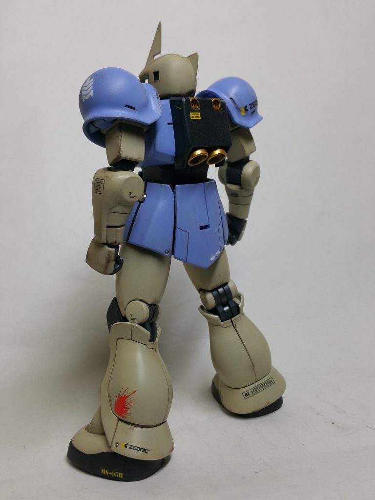 背面。最近はバーニア類を金色にするのにハマっています。足裏も金色に塗り分けていたのですが撮り忘れてた……