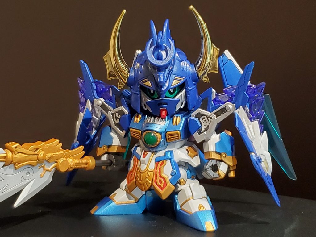 本体青はメタリックブルーとシルバーの混色、風の鎧の青はメタリックブルーとコバルトブルーの混色で塗装しました!福岡の立像νと雰囲気似てませんか!?今回は調色のおかげでなんとかなったと思います!マスクはカットして本体に装着できるものを自作。槍も三国伝の誰かのやつです(笑)