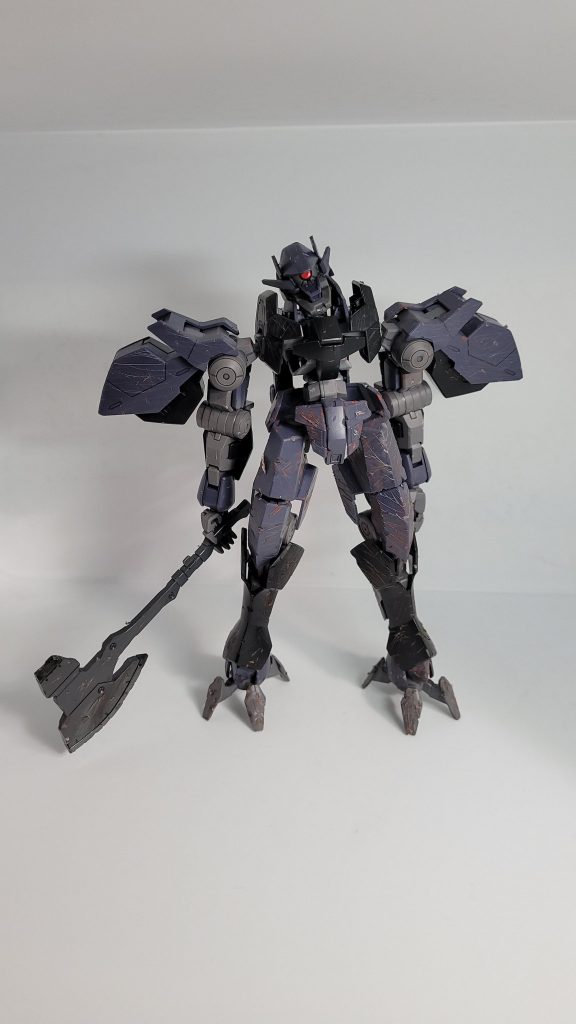 なんやべぇヤツに目つけられちった…感今回はおもいっきりコックピット周り以外を傷をつけまくって今まで何機も殺してきた感じにしてみましたそのボディに染み付いてるのはオイル？砂？それともパイロット達の…？ゲテモノ感とラスボス感溢れるロマンの塊グレイズアイン、やっぱり良いですねぇ