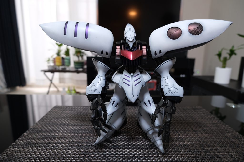 正面視。胸のシールドだけパールレッド→クリアレッド→光沢クリアで艶っぽさを狙いました。