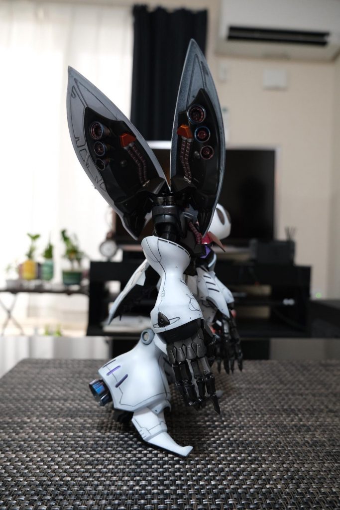 側面視。羽の中にバーニア追加。同様に焼けステン色に塗装。ちょっとだけ骨格も塗り分け。