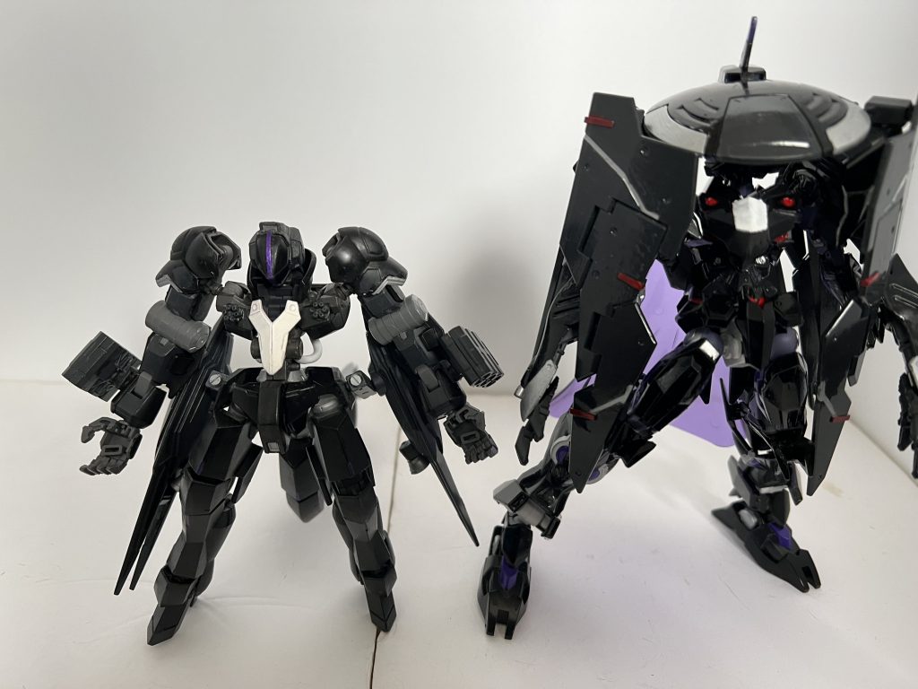 この体格差をやりたかったのでダブルリベイクにしました。ボ卿と違ってオーゼンは武装が無いので頭の傘以外の特徴ということでデカいということと防御特化でデュナメスのシールドマントを装備。