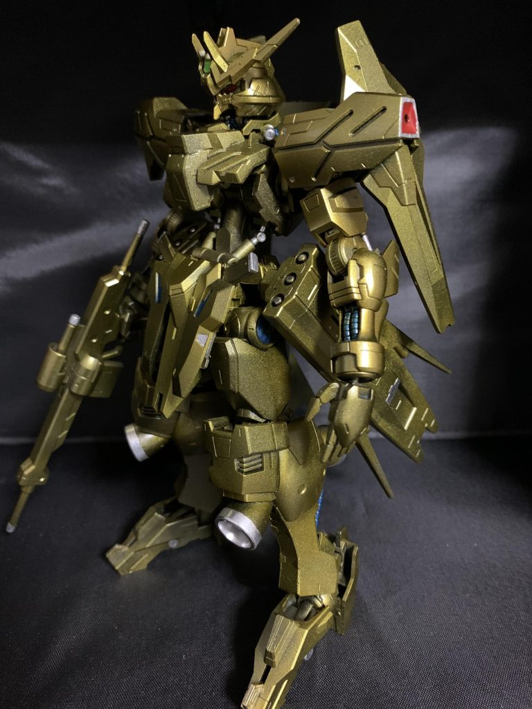 まぁいいやと更に調色したクリアゴールドを吹いてエナメルで部分塗装