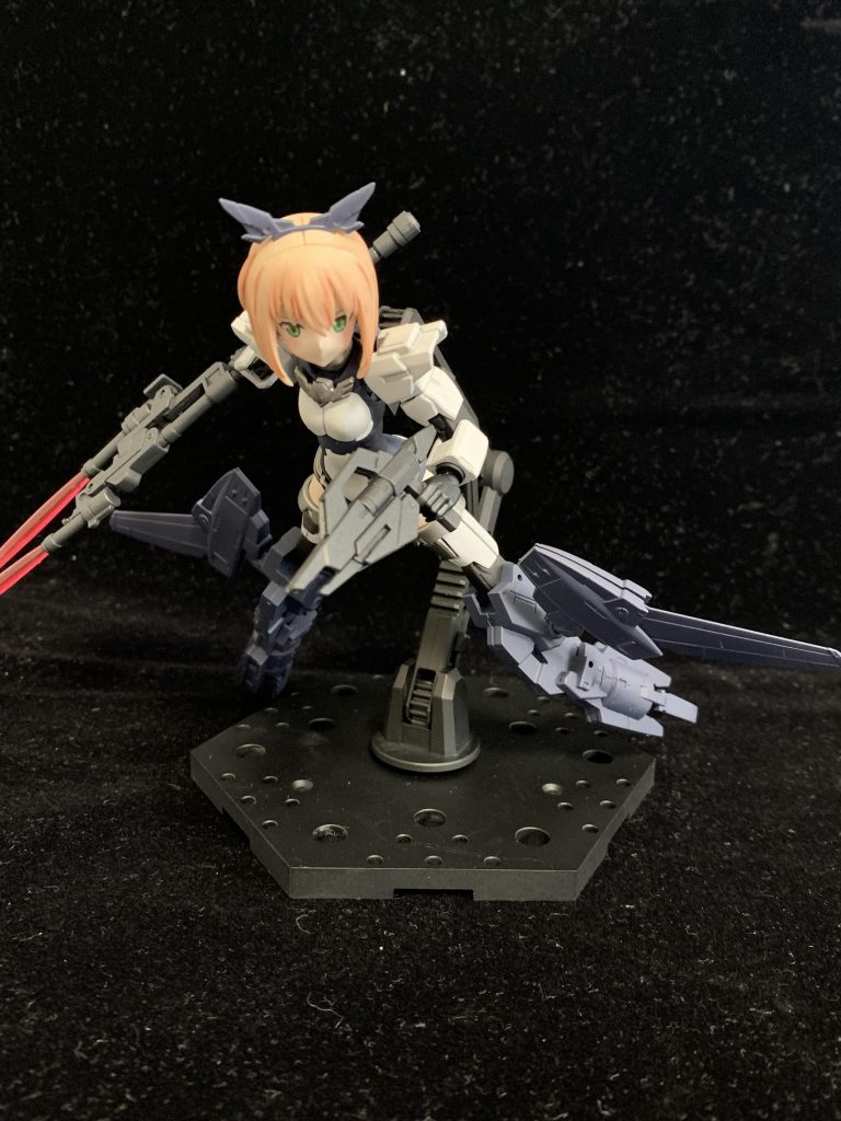 組み立てながら「一応ガンプラのパーツ使ってるけど、これはジャンル的にガンプラなのか?」と脳内で問答→「ガンプラは自由だ!!」という謎の結論。・・・たまにはこういうのを組んでみるのも経験になりますね😅