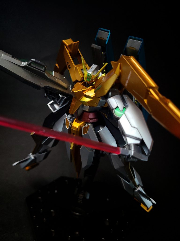 GNビームサーベルキュリオスとは逆に、左右フロントアーマー裏に1基ずつ格納されている。