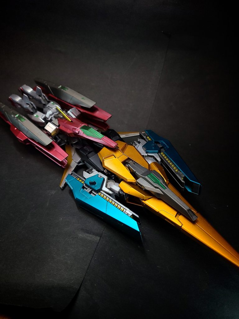 GNアーチャー『2nd』に登場。アリオスの支援機[181]。ガンダムアルテミーを改修して製作された[182]とする資料と、設計段階で放棄されていたものを完成させたとする資料がみられる[181]。動力源は超大型GNコンデンサーだが、太陽炉を持つアリオスと合体することで、粒子供給を受ける[181]。ガンダムキュリオスのテールブースターの発展形にあたる機体で、アリオスの追加装備としての機能のほか、パイロットが乗り込むことで単独のMSとして運用可能[181]。コンテナ下部には武器を運搬可能なスペースを有する[181]。頭部のゴーグル状センサーの内側にはガンダムフェイスを有する[127]。