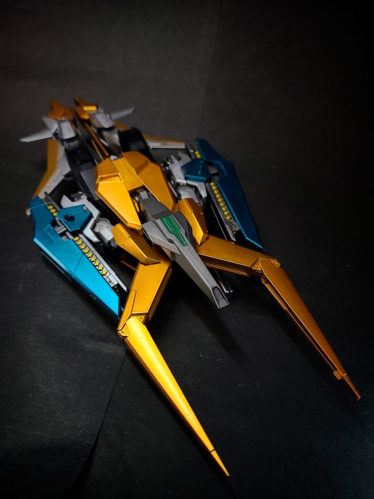 GNビームライフル -両手に2挺保持される広射型ビームライフル。MS形態時のみ使用可能。サーベルを使用する場合などは腰に懸架される