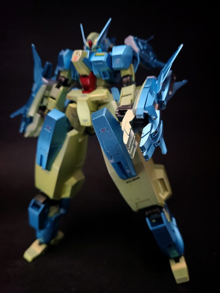 GNビームサーベル両腕に1基ずつ格納されている。GNビームコンテナ / GNクローコンテナプトレマイオスアームズのコンテナに内蔵されている武装。2基は両肩に装備され、残りの2基は「ジンモード」では両腰部に装備されGNキャノンとして機能し、「イフリートモード」では両腕に装備されGNクローとして機能する。GNキャノン計4基を斉射する際にはそれぞれのキャノンから青、赤、緑、黄色の計4色のビームを発射する。