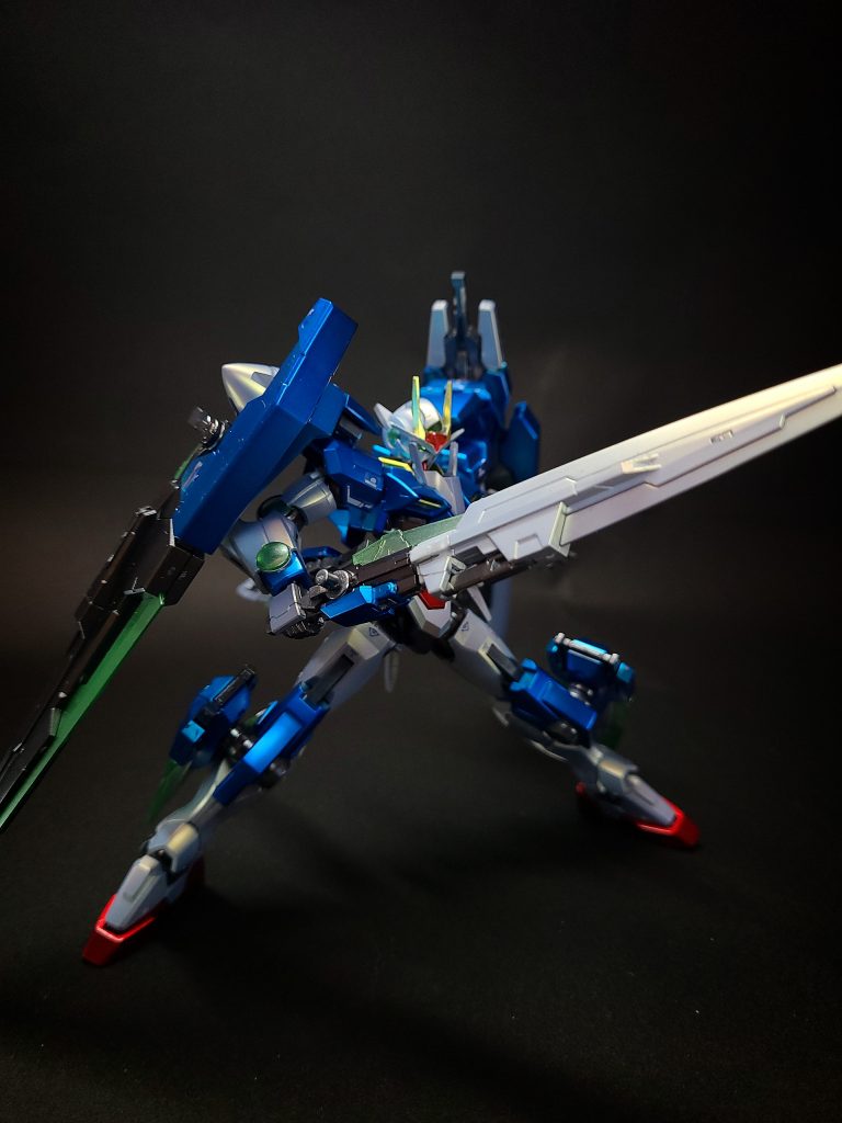 GNソードIIロング -GNソードIIの改良型。刀身が延長されており、ビームライフルとしての機能が高められている。その反面、消費粒子量も増大し、連射性能が落ちている。