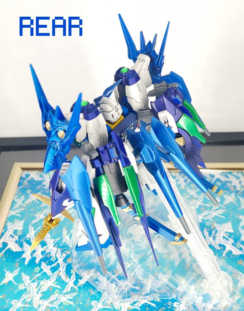 スクランブルガンダムをベースに、戦国アストレイ、ウイングガンダムゼロ炎などのパーツを使用。