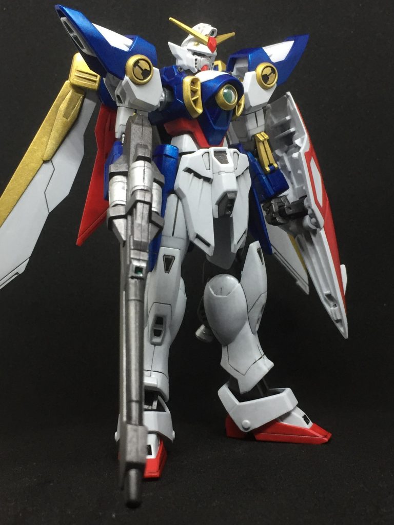 今回は、メタリック塗装で完成させたい子のための練習を兼ねて、全身メタリック塗料を使用しました。(白部分については↓に)手抜きポイント:ライフルの合わせ目を消さなかったちゃんとやれば良かったと反省です。目、センサー部、胸部にメタリックグリーンを。設定色はもっと黄緑でしたが、こちらにすることで多少は重厚感が出たかと。